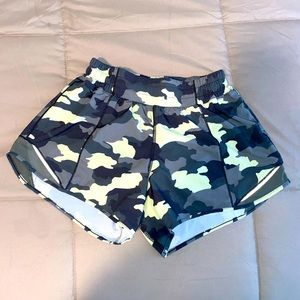 Lululemon size 4 Hotty Hot short